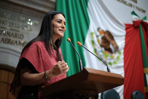 Que el Salón de Protocolos del Poder Legislativo del Edomex se llame "Clara del Moral".